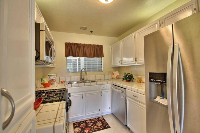 Building Photo - $2090 / GORGEOUS ONE BEDROOM CONDO IN MEAD...