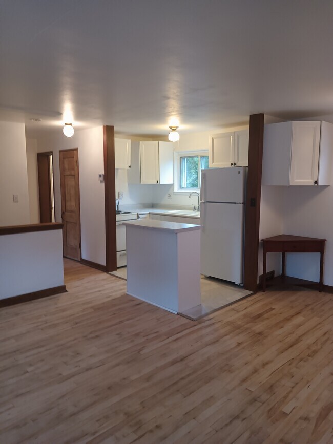 Building Photo - 5602 Bramble Ct