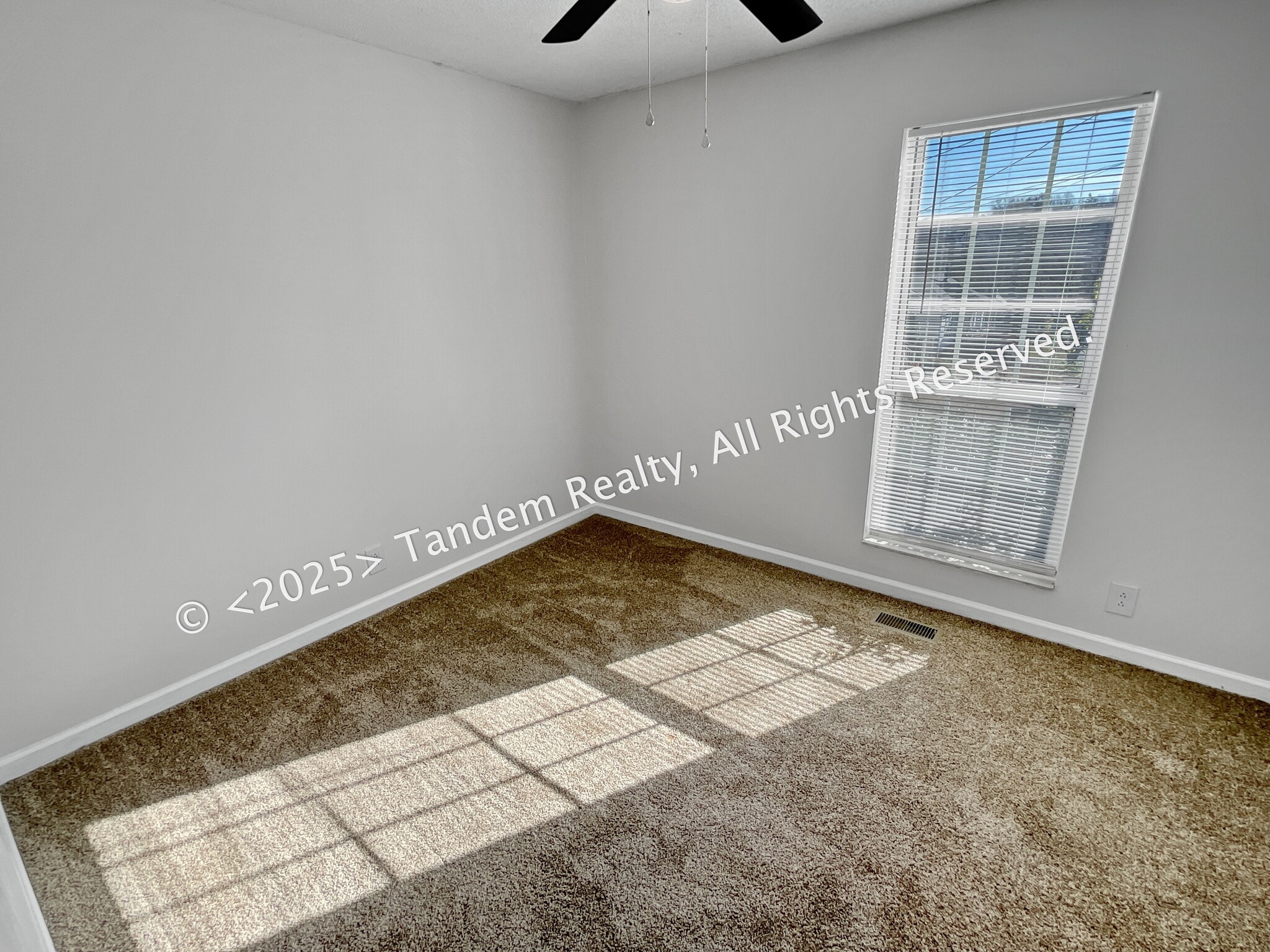 Building Photo - 1412 Woodchimes Ct