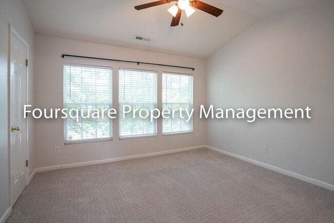 Building Photo - Townhome| Washer/ Dryer Included| Back Pat...