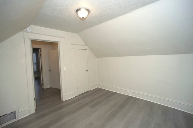 Building Photo - 102 S Perry St