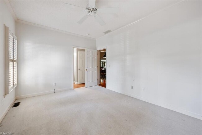 Building Photo - 1822 Oakcrest Ct