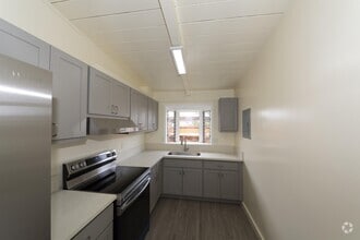 Building Photo - 723 Hoomalimali St