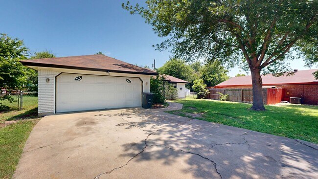 Building Photo - 2603 Lu Cir