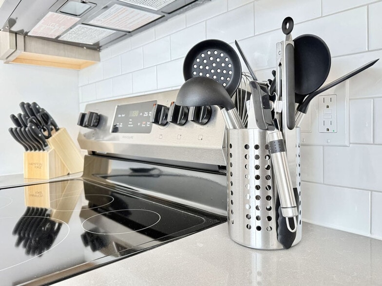 Building Photo - 501 N Perth St