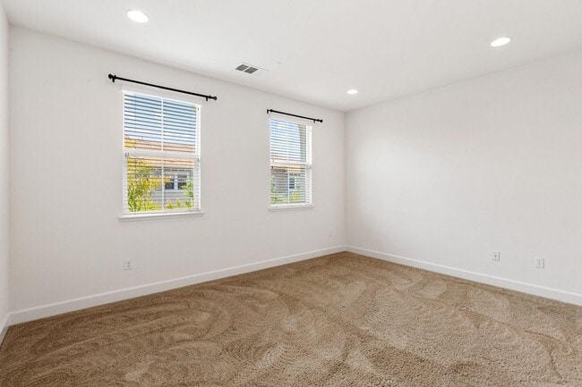 Building Photo - ELEGANTLY APPOINTED TOWNHOME IN TOSCANA PRIVATE & SECURE | NEAR GREENBELT!