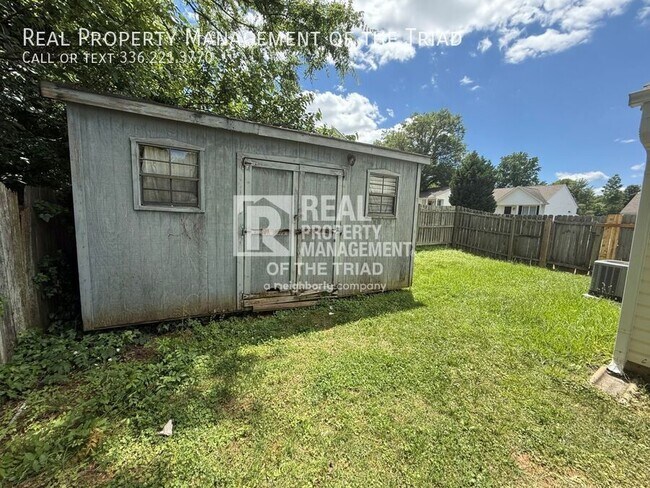 Building Photo - 8 Franklinwood Dr