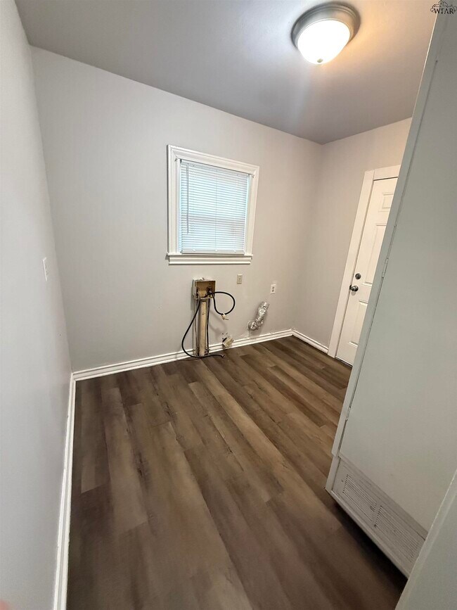 Building Photo - 3102 Ave K