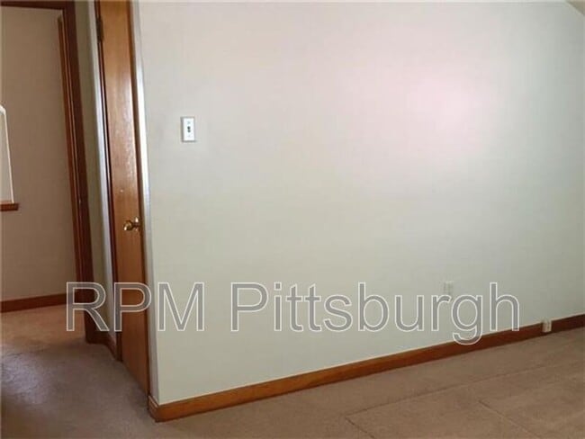 Building Photo - 2108 Lucina Ave