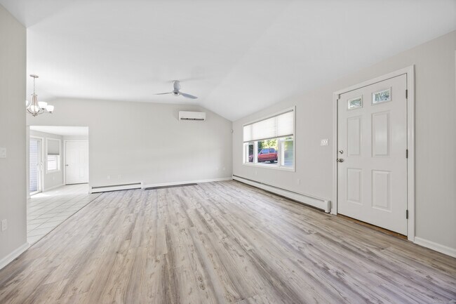 Building Photo - 159 E Johnson Ave