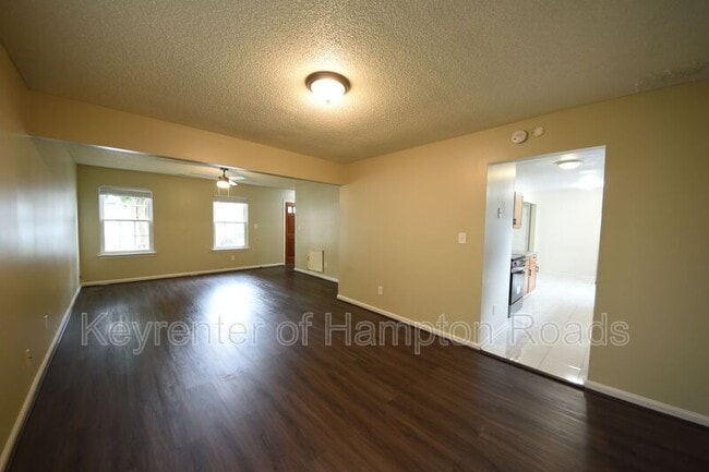 Building Photo - 192 S Hall Way