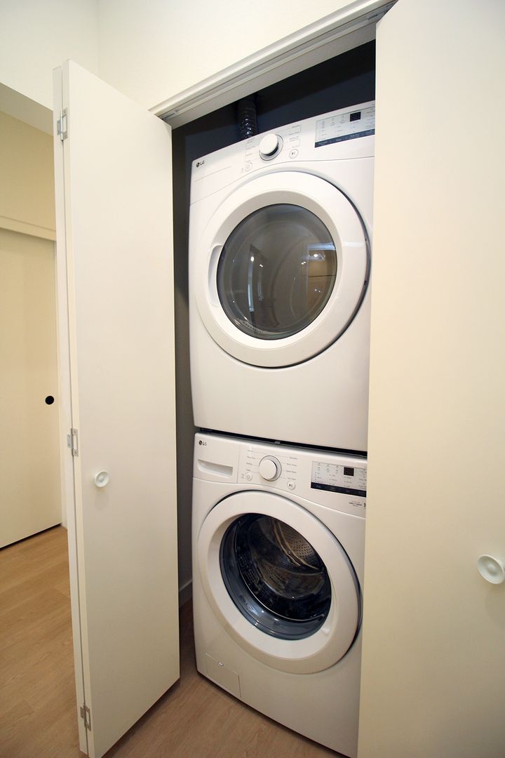 Building Photo - 7530 N Richmond Ave