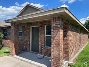 Building Photo - Charming, updated and bright duplex