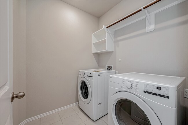 Building Photo - 8539 Int'l Fls Dr