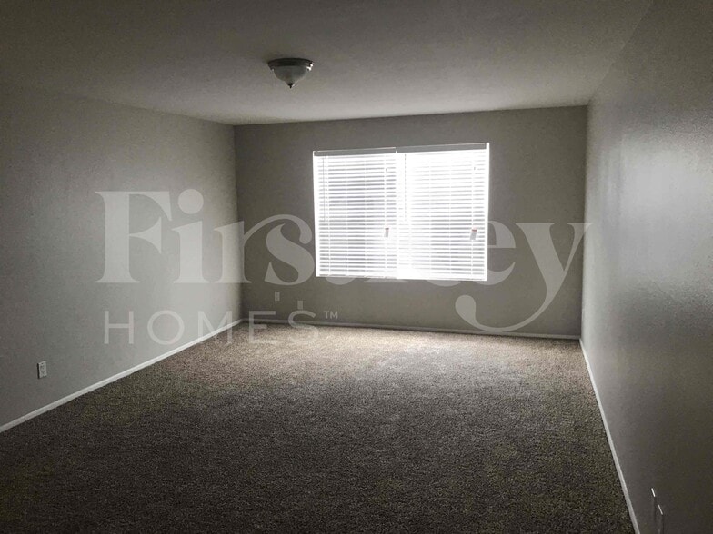 Building Photo - 4809 W Laurel Ln