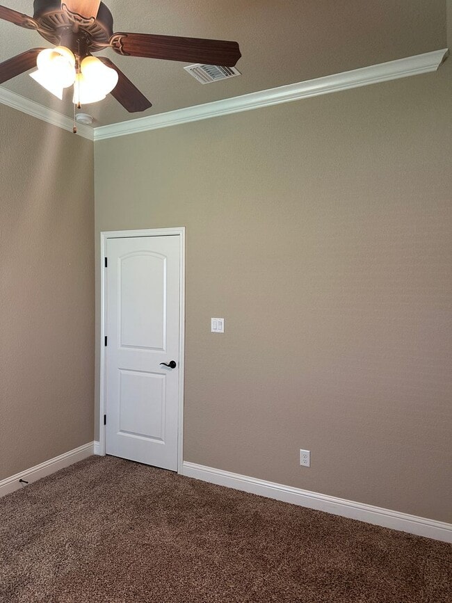 Building Photo - College Station - 4 bedrooms, 2.5 Bathroom...