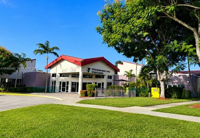 Building Photo - 6585 Somerset Dr