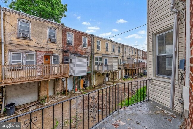 Building Photo - 913 E Stafford St