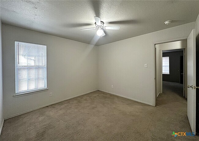 Building Photo - 313 Creek St