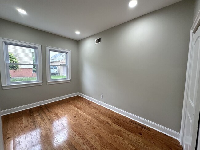 Building Photo - 362 Palisades Avenue