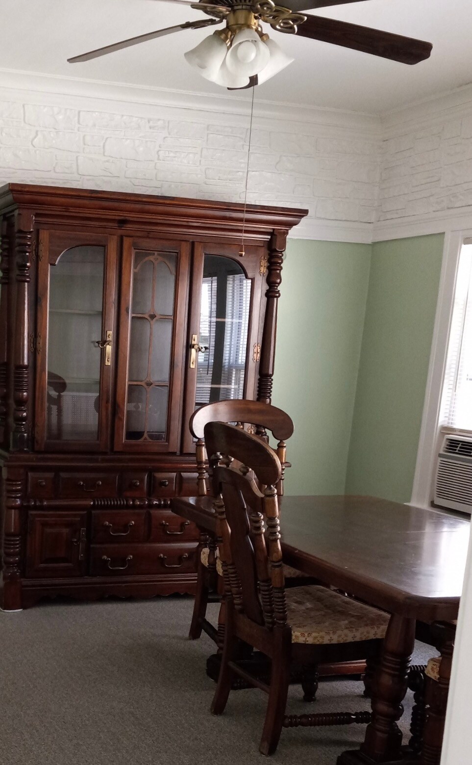 Dining room- includes buffet, table & 4 chairs - 6734 N Oxford Ave