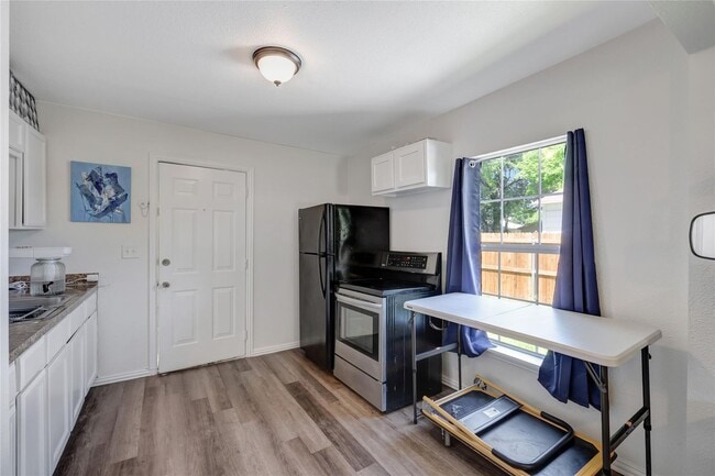 Building Photo - Adorable 2 bed, 1 bath house in Fort Worth