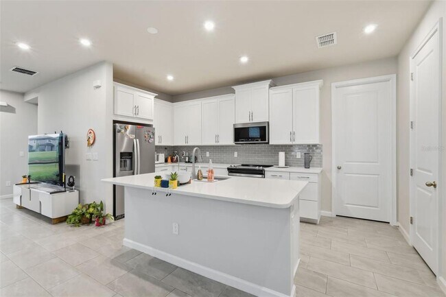 Building Photo - 5989 Timberdale Ave