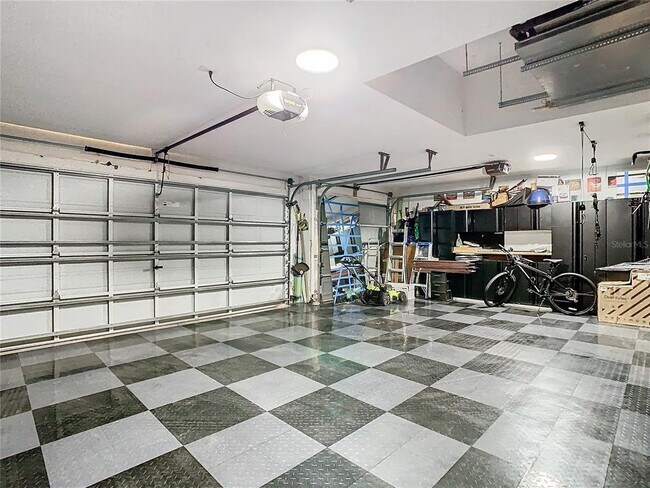 Building Photo - 16829 Midsummer Ln