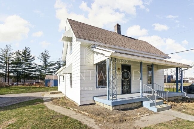 Building Photo - Charming 3-Bed Home Close to Parks & Trails