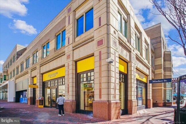 Building Photo - 11013 Barton Hill Ct