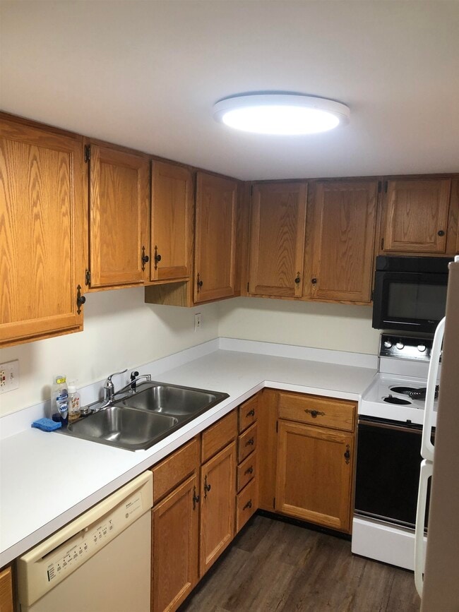 Building Photo - 59 Deer St