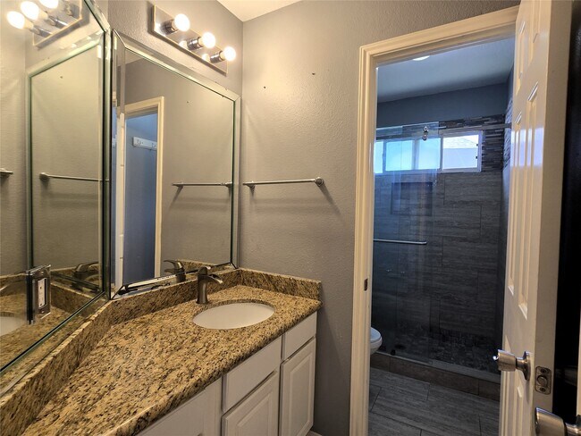 Building Photo - 4911 Russett Ln