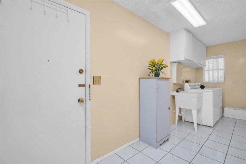 Building Photo - 2113 Malcolm Dr