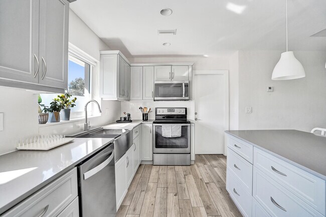 Building Photo - 1299 SW 9th St