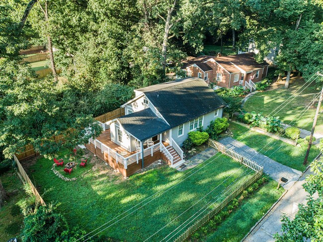 Building Photo - Adorable East Lake Cottage