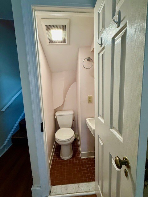 Second floor half bathroom - 2315 South St