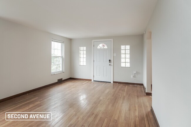 Building Photo - 125 Marion St