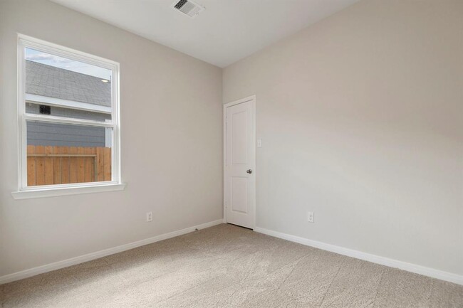 Building Photo - 16422 Blossom Grv Dr
