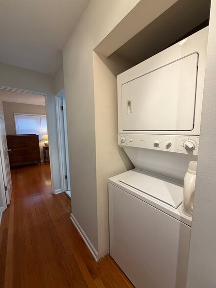 Building Photo - 6535 N Mozart St