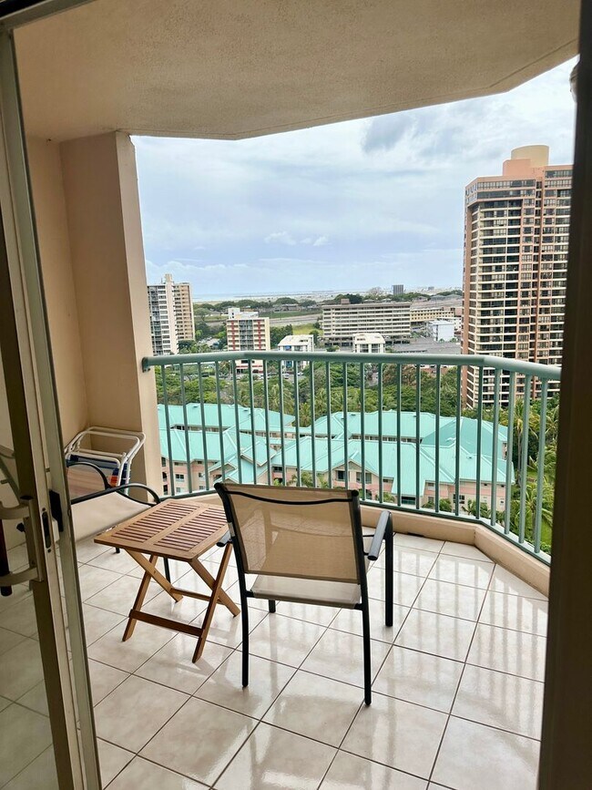 Building Photo - Golf course and Ocean Views  from this 3 bedroom 2 bath condo!