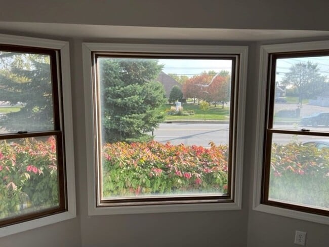 Building Photo - 3 Bed 1.5 Bath home **Available May***