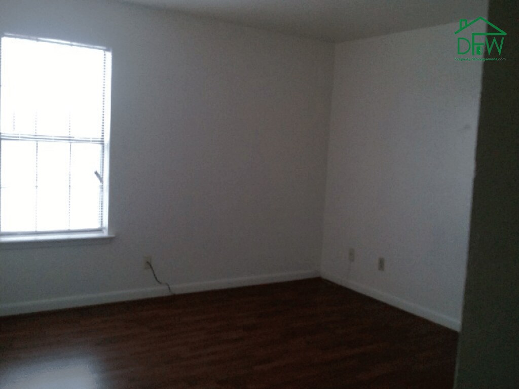 Building Photo - 807 W Walnut St