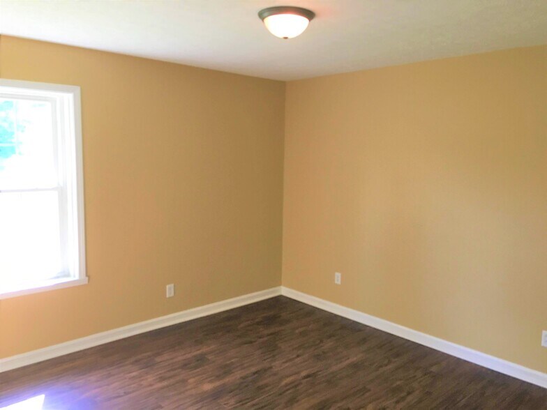 Building Photo - 225 Glendale Dr