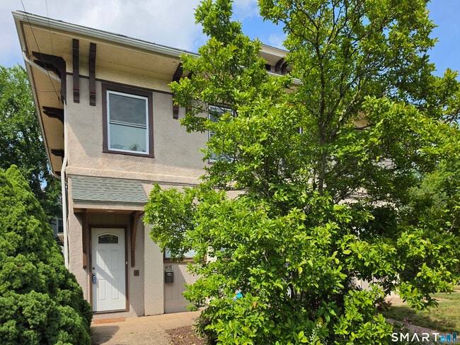 Building Photo - 805 Edgewood Ave