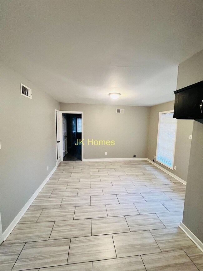 Building Photo - Newly Renovated Home For Rent!