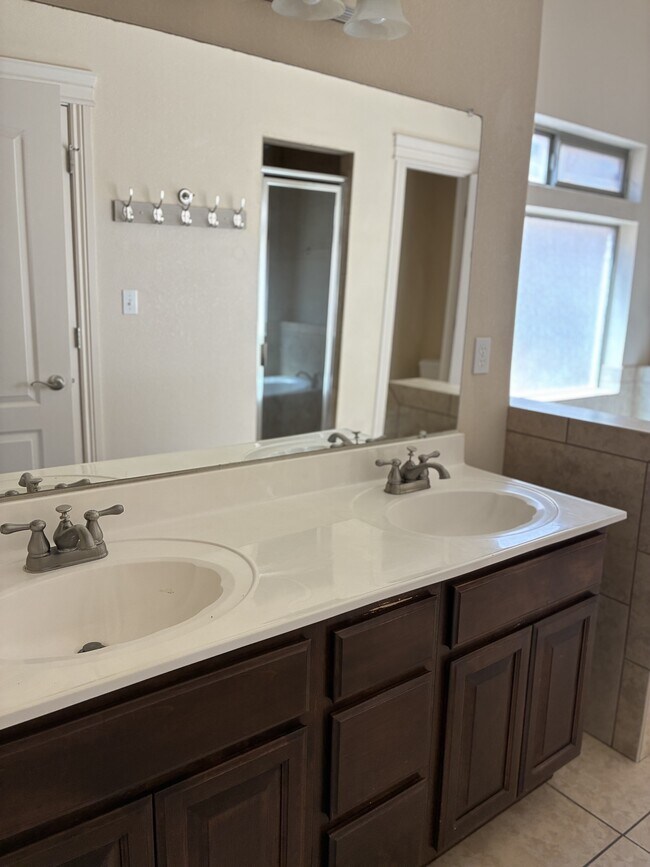 Building Photo - 3716 Almond Beach Dr