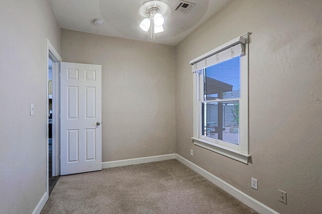 Building Photo - 841 N 9th Ave