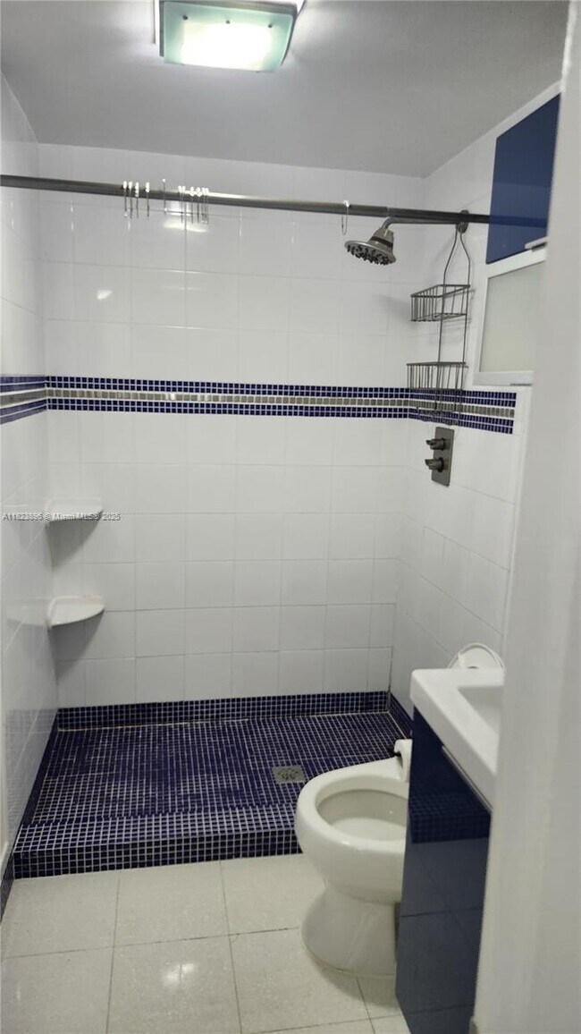 Building Photo - 200 NE 12th Ave