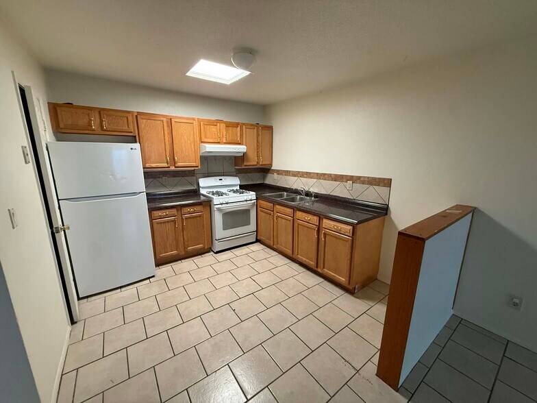 Building Photo - 5425 E 30th St