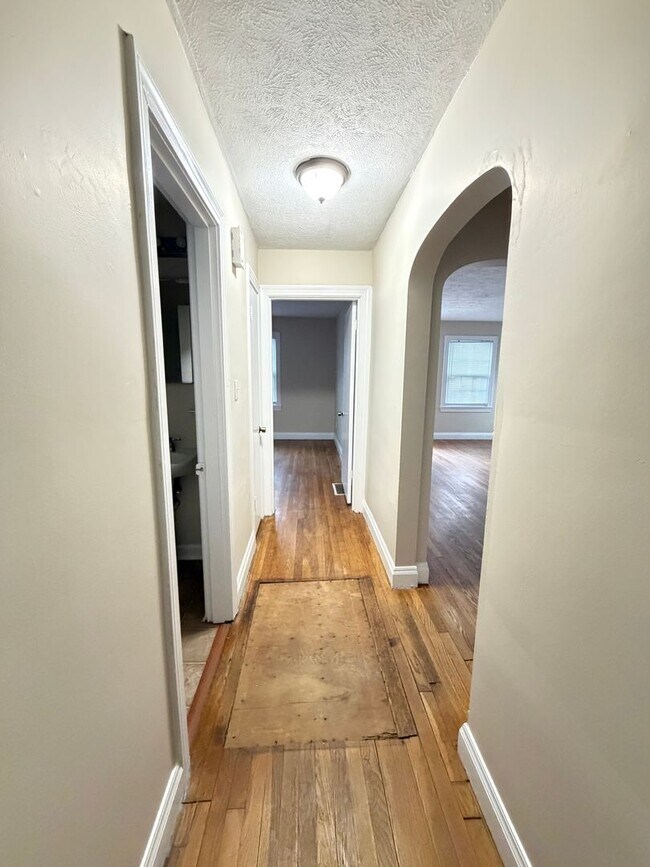 Building Photo - 825 Parkway Dr